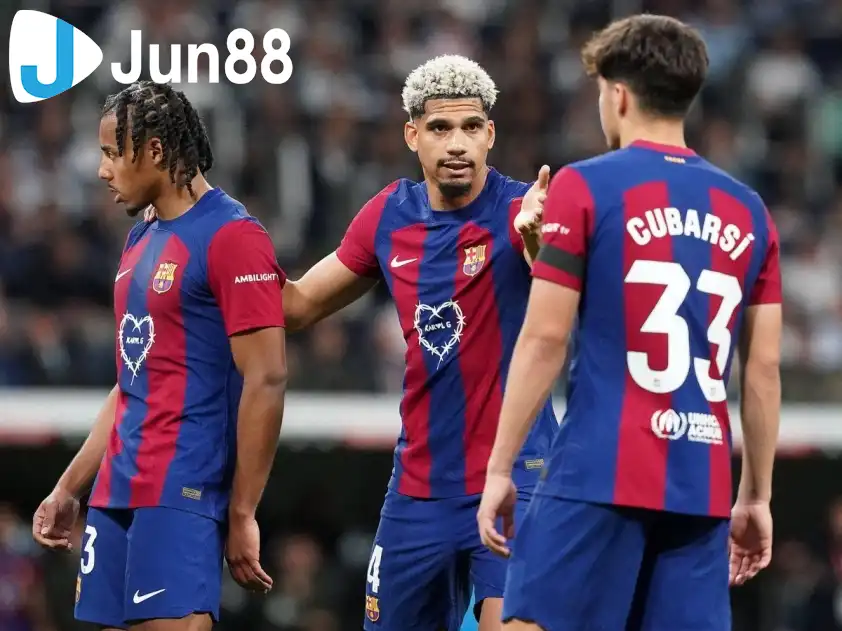 Hàng thủ đang là tử huyệt của Barca mùa này (Ảnh: La Liga) Hàng thủ đang là tử huyệt của Barca mùa này (Ảnh: La Liga)